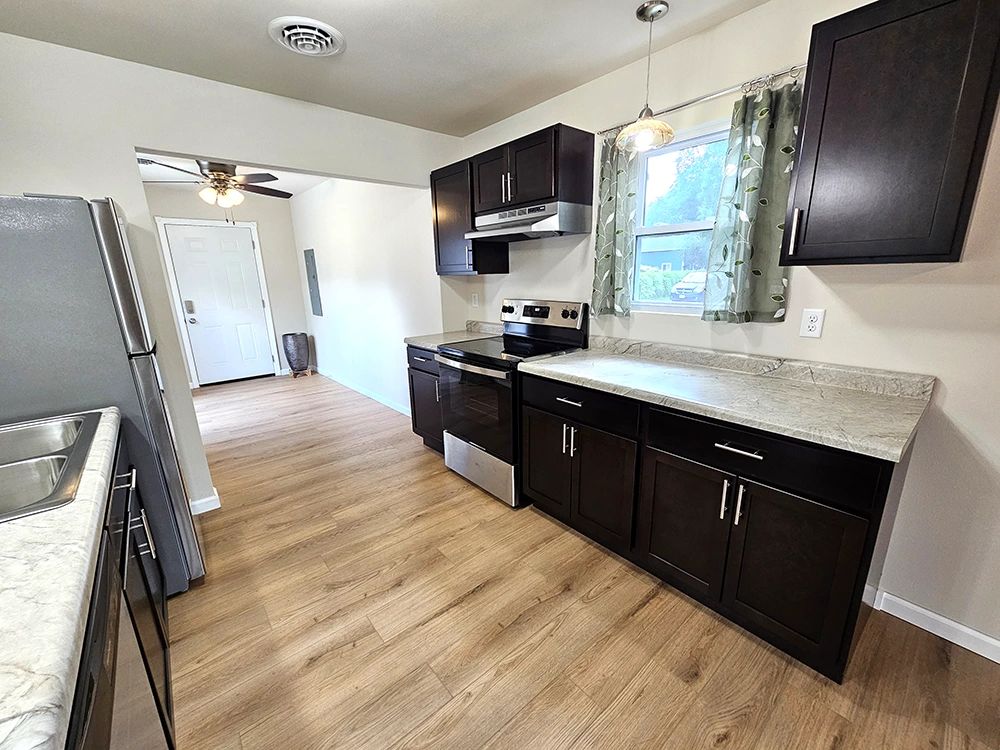 Beautiful and Solid Kitchen Cabinets