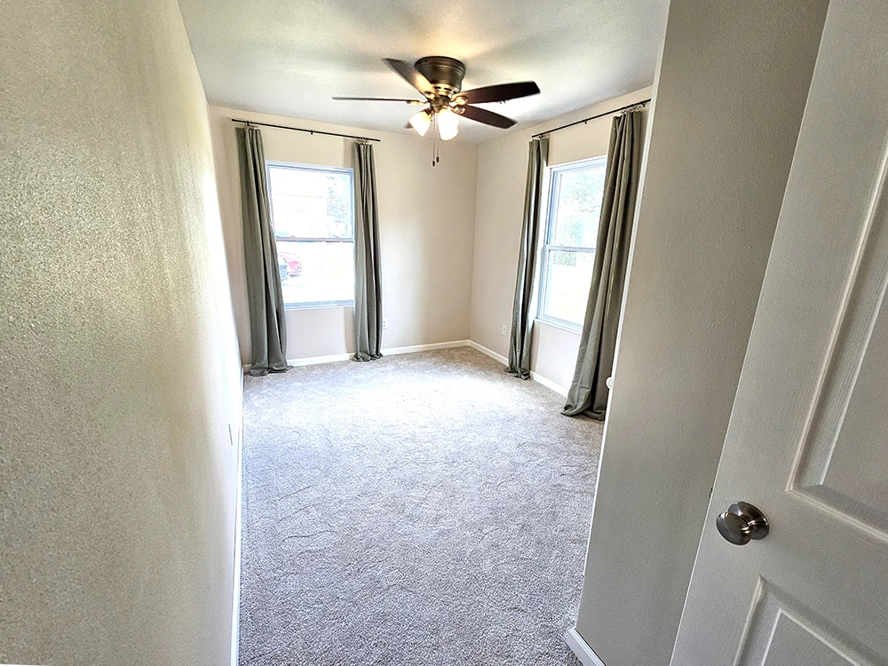 Light and Spacious - This room would make a great 2nd Bedroom, Spare Guest Room, or Office.